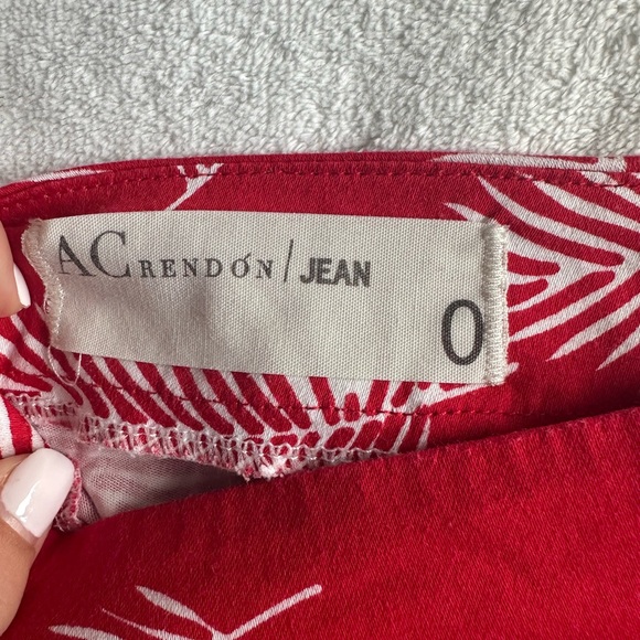 Trend red skirt with feathers - Picture 3 of 3